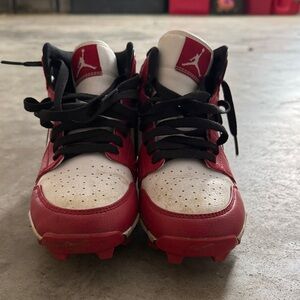 Jordan Kids Red and White cleats 🔥🔥